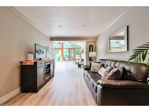 7232 Ridgeland Crescent, Mississauga, ON - Indoor Photo Showing Living Room