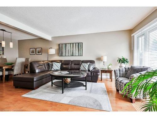 7232 Ridgeland Crescent, Mississauga, ON - Indoor Photo Showing Living Room