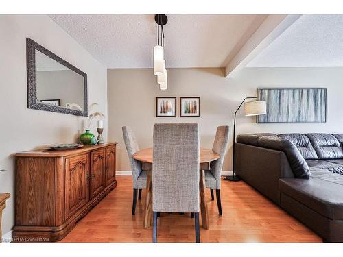 7232 Ridgeland Crescent, Mississauga, ON - Indoor Photo Showing Dining Room