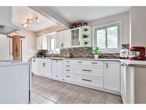 7232 Ridgeland Crescent, Mississauga, ON - Indoor Photo Showing Kitchen