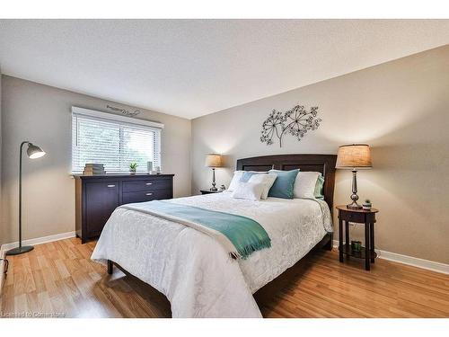 7232 Ridgeland Crescent, Mississauga, ON - Indoor Photo Showing Bedroom