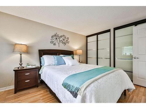 7232 Ridgeland Crescent, Mississauga, ON - Indoor Photo Showing Bedroom