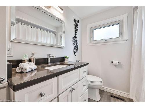 7232 Ridgeland Crescent, Mississauga, ON - Indoor Photo Showing Bathroom