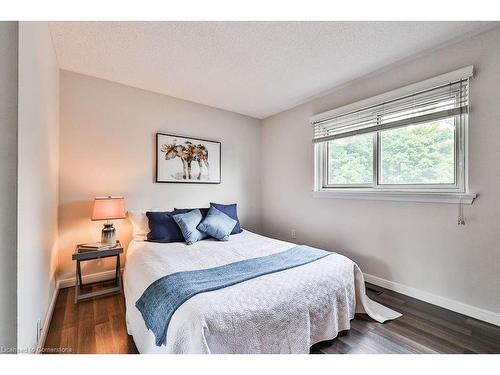 7232 Ridgeland Crescent, Mississauga, ON - Indoor Photo Showing Bedroom