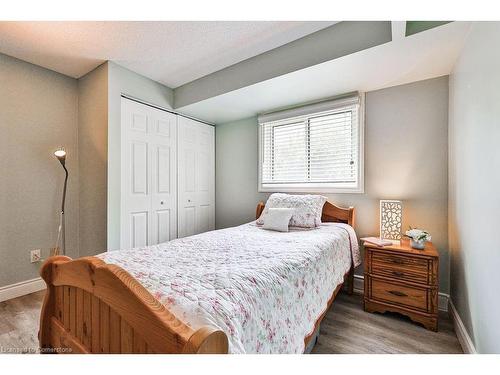 7232 Ridgeland Crescent, Mississauga, ON - Indoor Photo Showing Bedroom