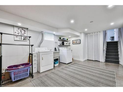 7232 Ridgeland Crescent, Mississauga, ON - Indoor Photo Showing Laundry Room