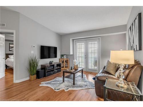 408-1340 Main Street E, Milton, ON - Indoor Photo Showing Living Room