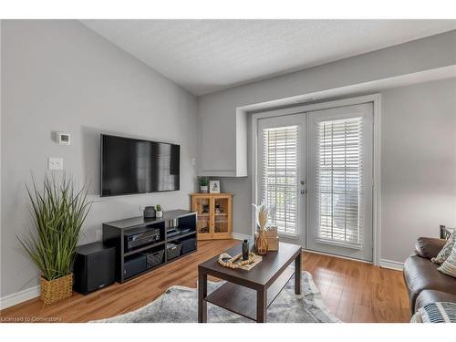 408-1340 Main Street E, Milton, ON - Indoor Photo Showing Living Room