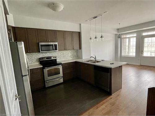 16-515 Winston Road, Grimsby, ON - Indoor Photo Showing Kitchen With Double Sink