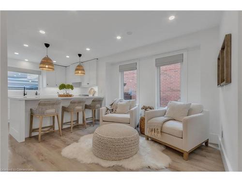 220 Westfield Trail, Oakville, ON - Indoor Photo Showing Living Room