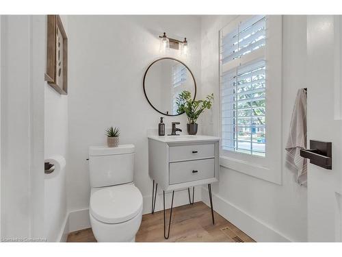 220 Westfield Trail, Oakville, ON - Indoor Photo Showing Bathroom