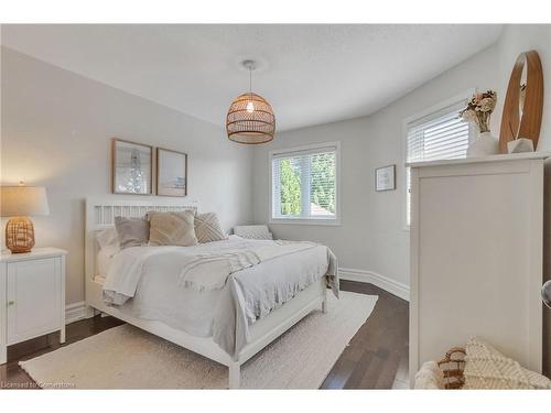 220 Westfield Trail, Oakville, ON - Indoor Photo Showing Bedroom