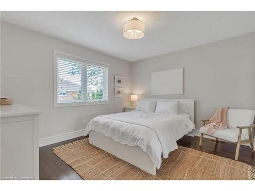 220 Westfield Trail, Oakville, ON - Indoor Photo Showing Bedroom