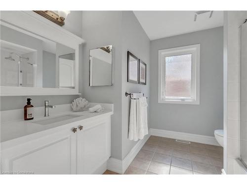 220 Westfield Trail, Oakville, ON - Indoor Photo Showing Bathroom