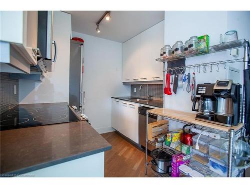 507-90 Trinity Street, Toronto, ON - Indoor Photo Showing Kitchen