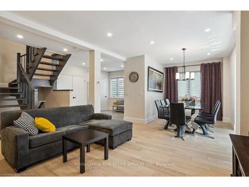 24 Peel Street, Dundas, ON - Indoor Photo Showing Living Room