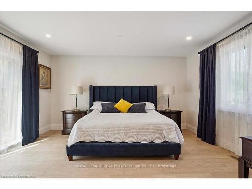 24 Peel Street, Dundas, ON - Indoor Photo Showing Bedroom