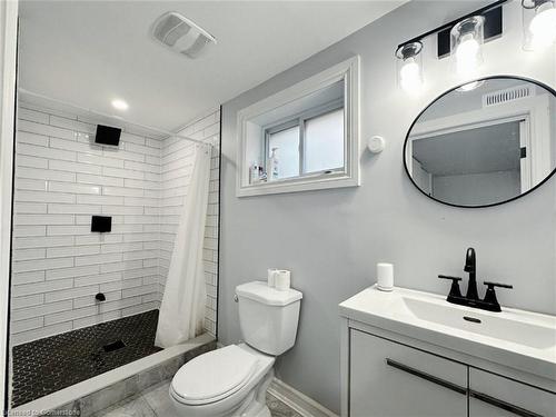 630 Fennell Avenue, Hamilton, ON - Indoor Photo Showing Bathroom