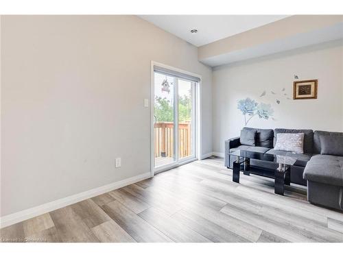 6-720 Grey Street, Brantford, ON - Indoor Photo Showing Living Room