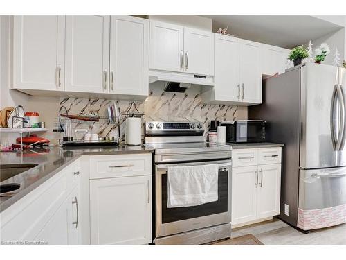 6-720 Grey Street, Brantford, ON - Indoor Photo Showing Kitchen