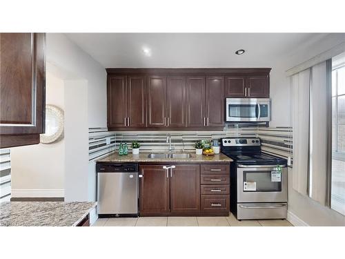 125 Greene Drive, Brampton, ON - Indoor Photo Showing Kitchen