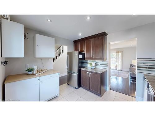 125 Greene Drive, Brampton, ON - Indoor Photo Showing Kitchen