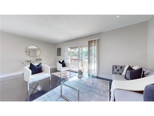 125 Greene Drive, Brampton, ON - Indoor Photo Showing Living Room