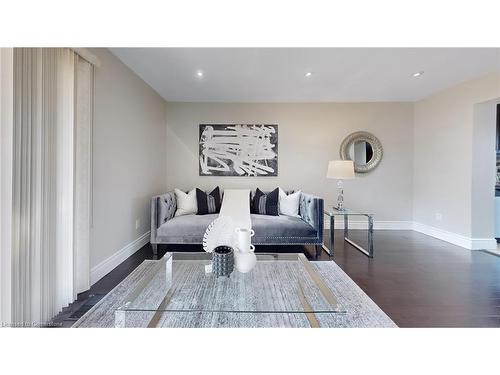 125 Greene Drive, Brampton, ON - Indoor Photo Showing Living Room