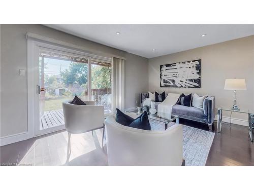 125 Greene Drive, Brampton, ON - Indoor Photo Showing Living Room