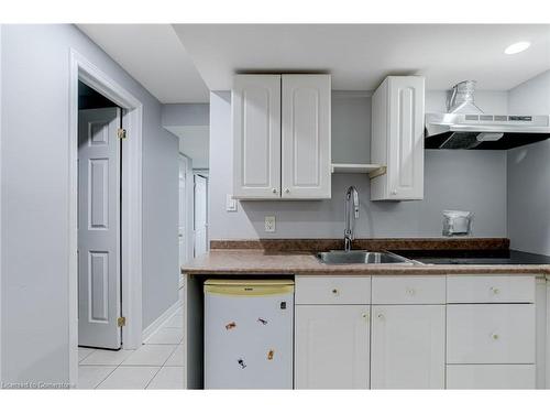 381 Ferndale Road S, Barrie, ON - Indoor Photo Showing Kitchen