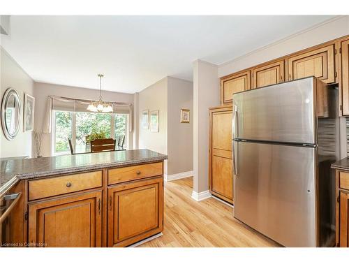 102 Leander Street, Brampton, ON - Indoor Photo Showing Kitchen