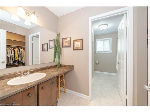 102 Leander Street, Brampton, ON - Indoor Photo Showing Bathroom