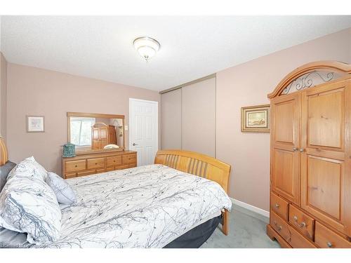 102 Leander Street, Brampton, ON - Indoor Photo Showing Bedroom