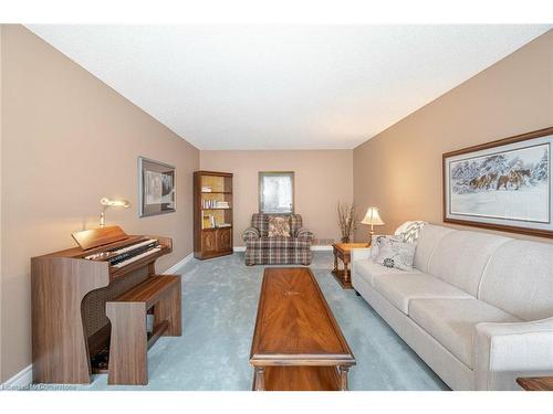 102 Leander Street, Brampton, ON - Indoor Photo Showing Living Room