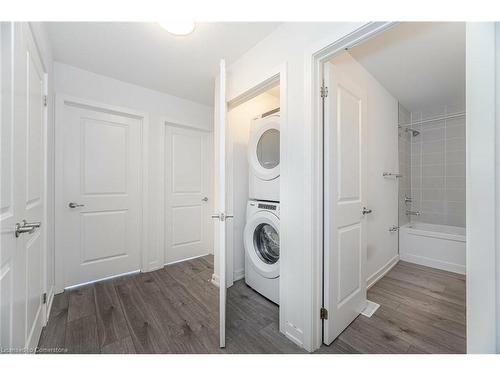 229 West Oak Trail, Kitchener, ON - Indoor Photo Showing Laundry Room