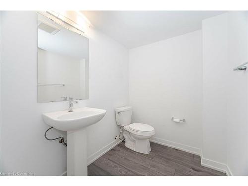 229 West Oak Trail, Kitchener, ON - Indoor Photo Showing Bathroom