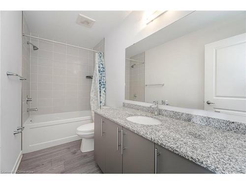 229 West Oak Trail, Kitchener, ON - Indoor Photo Showing Bathroom