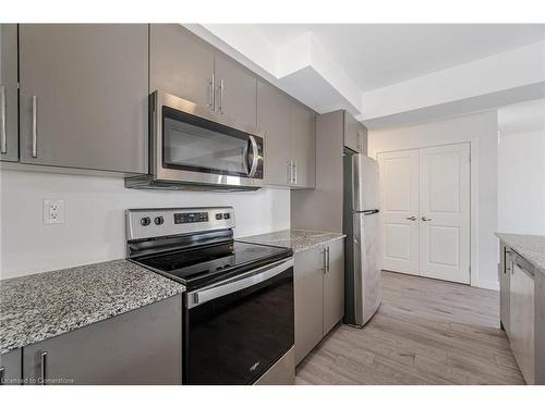 229 West Oak Trail, Kitchener, ON - Indoor Photo Showing Kitchen With Stainless Steel Kitchen