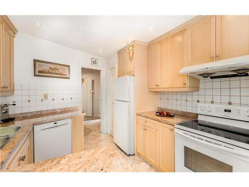 Ph5-3650 Kaneff Crescent, Mississauga, ON - Indoor Photo Showing Kitchen