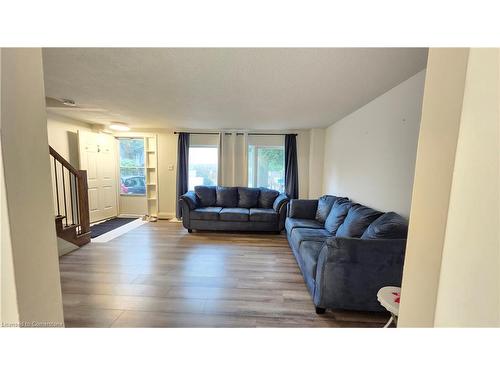 521 Parkview Crescent, Cambridge, ON - Indoor Photo Showing Living Room