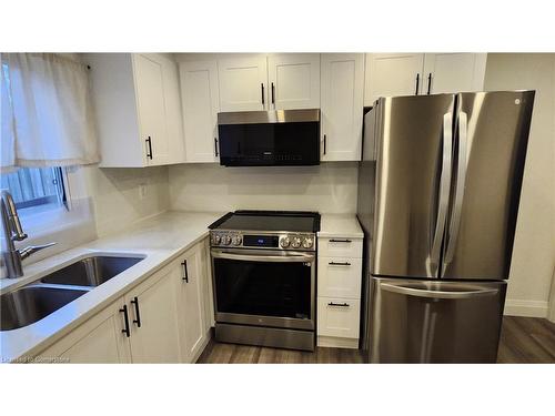 521 Parkview Crescent, Cambridge, ON - Indoor Photo Showing Kitchen With Double Sink