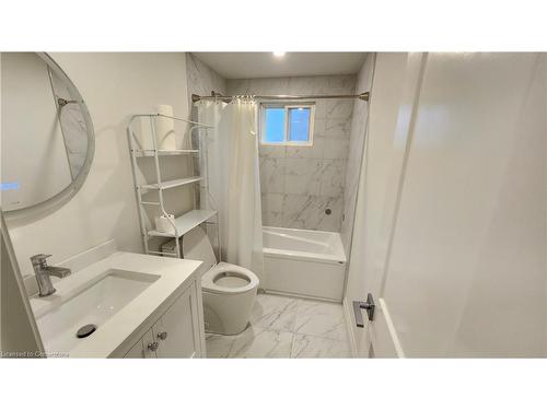 521 Parkview Crescent, Cambridge, ON - Indoor Photo Showing Bathroom