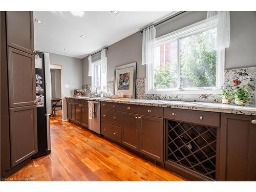 3569 Nutcracker Drive, Mississauga, ON - Indoor Photo Showing Kitchen