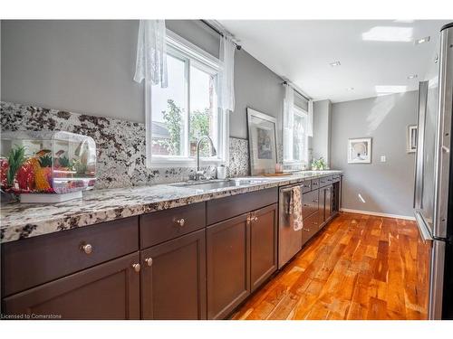 3569 Nutcracker Drive, Mississauga, ON - Indoor Photo Showing Kitchen