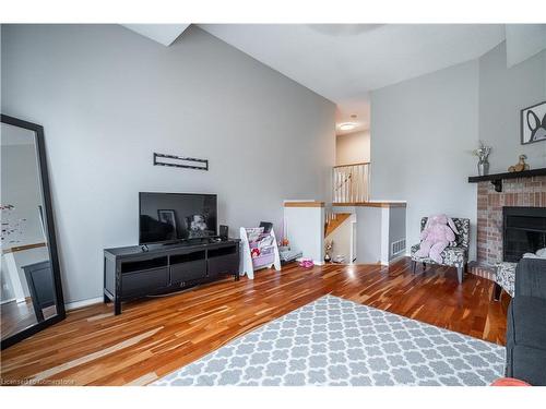 3569 Nutcracker Drive, Mississauga, ON - Indoor Photo Showing Living Room With Fireplace