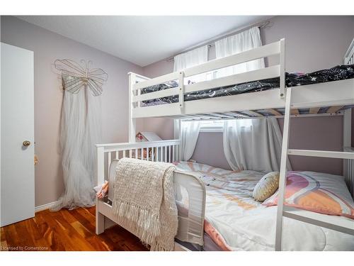 3569 Nutcracker Drive, Mississauga, ON - Indoor Photo Showing Bedroom