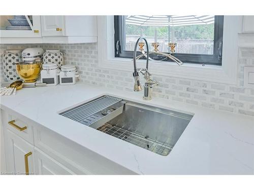 2189 Bader Crescent, Burlington, ON - Indoor Photo Showing Kitchen