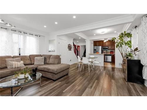 10 Highland Trail, Brampton, ON - Indoor Photo Showing Living Room