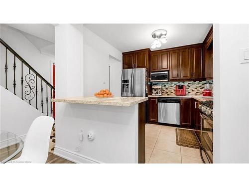 10 Highland Trail, Brampton, ON - Indoor Photo Showing Kitchen