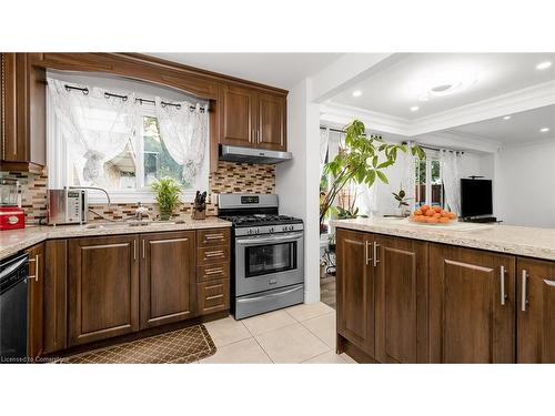 10 Highland Trail, Brampton, ON - Indoor Photo Showing Kitchen